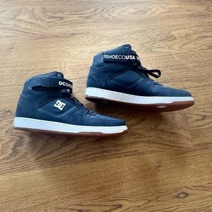 DC Shoes Men’s High Top Sneaker - Navy and White - Size 10.5